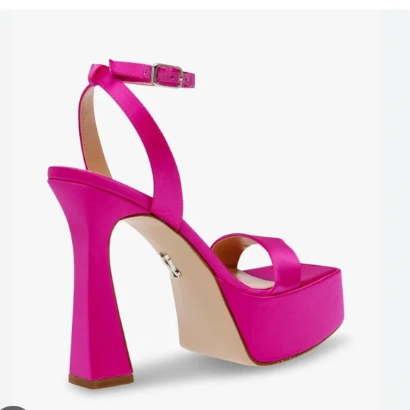 NWT Steve Madden Women’s Discord Heeled Heels In Fus/Pink Satin Size 6. - Picture 2 of 9